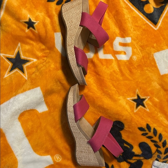 Life Stride Women's Pink Sandals - Picture 2 of 2